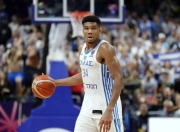 开云在线开户-字母哥在DWG比赛中重返赛场，比赛局势复杂引发热议！